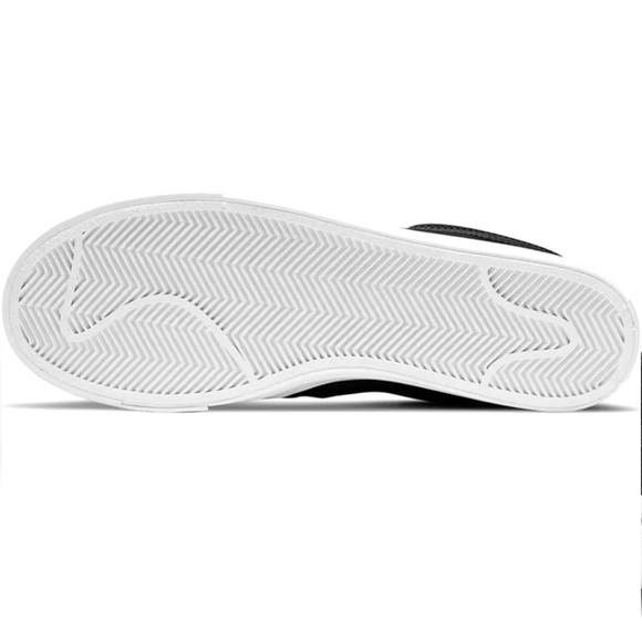 NIKE Court Legacy Sneaker
Size & Width: 8 M
Color: BLACK/WHITE - Picture 4 of 7